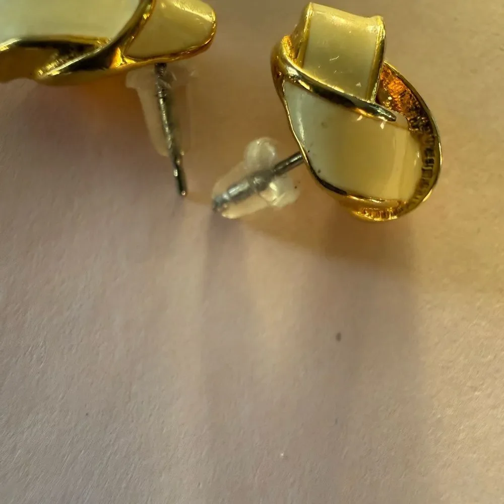 Monet great earrings